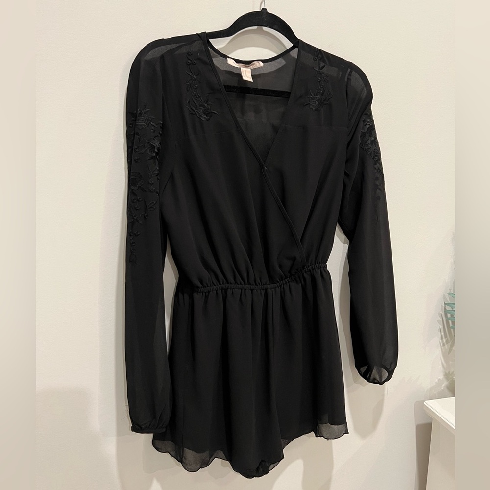 Super cute forever 21 romper with embroidery, size S